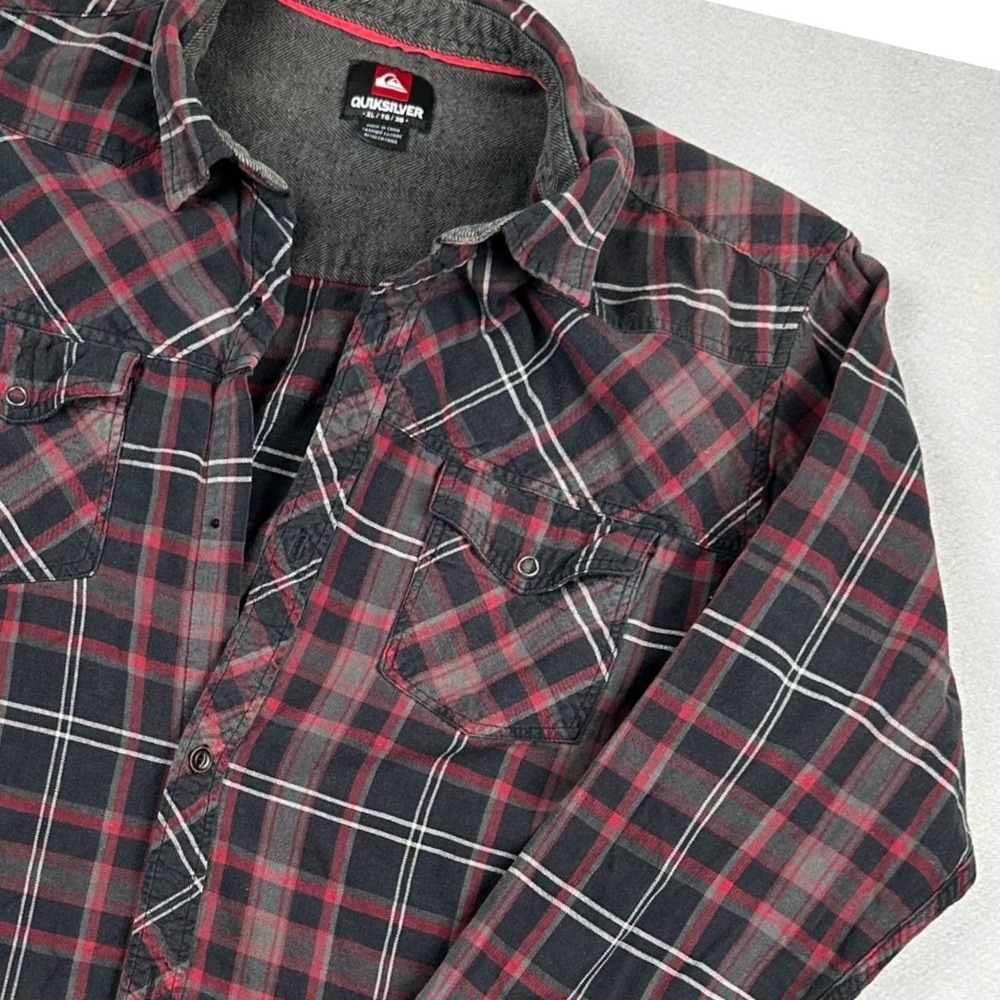 Quiksilver Mens Plaid‎ Flannel Shirt XL Red Black Grey Snap Front Long Sleeve